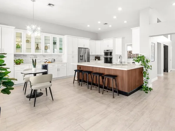 2900 Crown Ridge Dr, Las Vegas, NV 89134