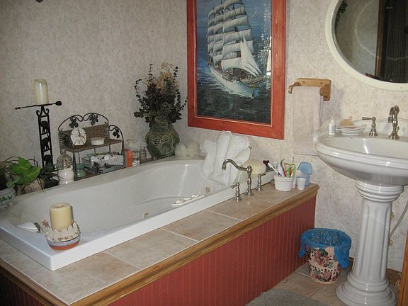 master bathroom.jacuzzi tub