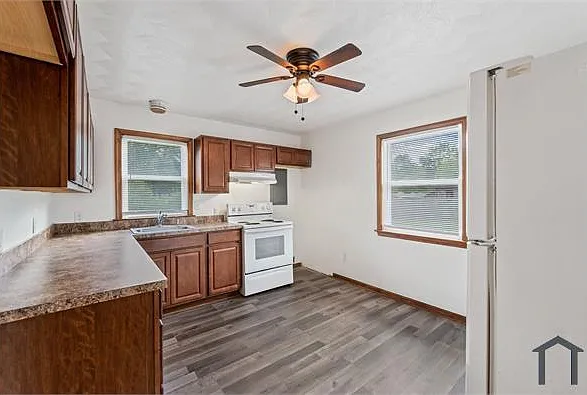 2 bed, 800 sqft, $1,200 — Photo 2