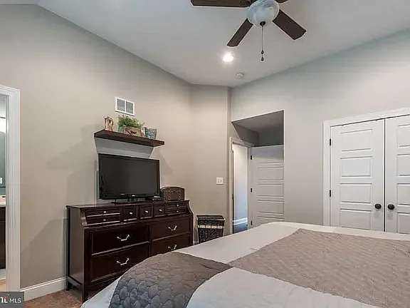 532 Green Ln — Photo 9