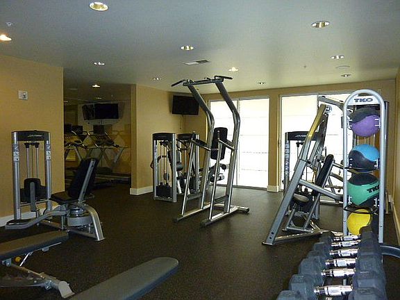 Fitness & sauna 24 hrs