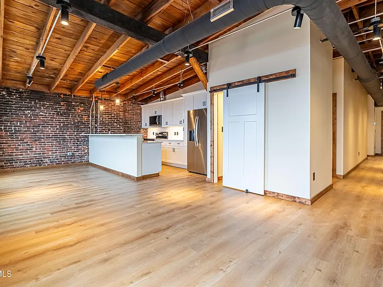 453 E Main St #800 — Photo 15