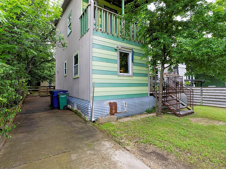2409 E 9th St #A — Photo 39