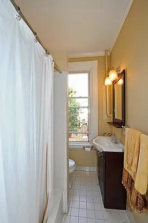 2nd floor Full Bath