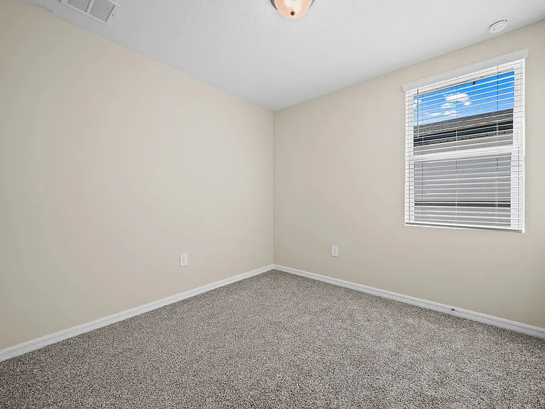 520 Kennedy Dr — Photo 15