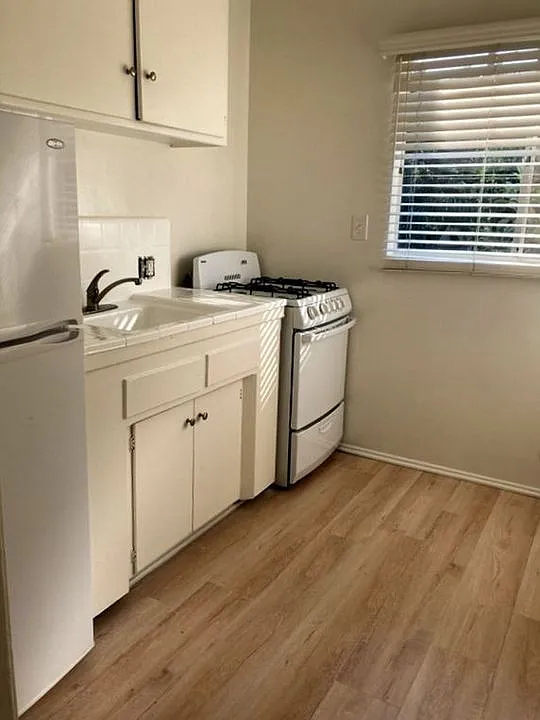 Studio, 1.0 bath, $1,750 — Photo 3