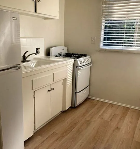 1641 S Westgate Ave #8 — Photo 2