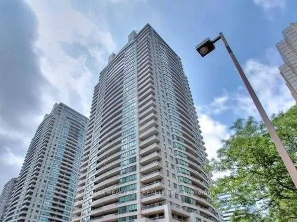 23 Hollywood Ave, Toronto, ON