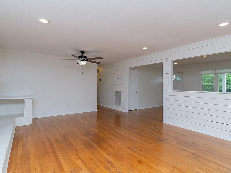 1621 Fernwood Cir — Photo 9