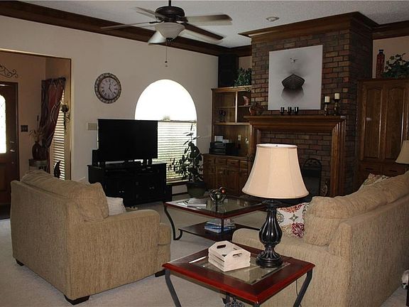 4th image of 2843 Big Oaks Dr