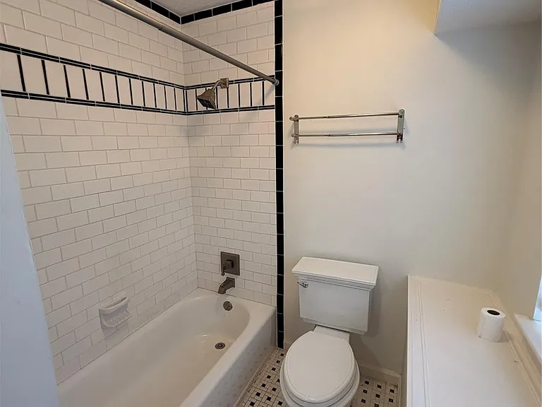 5211 Rivertree Ln — Photo 7