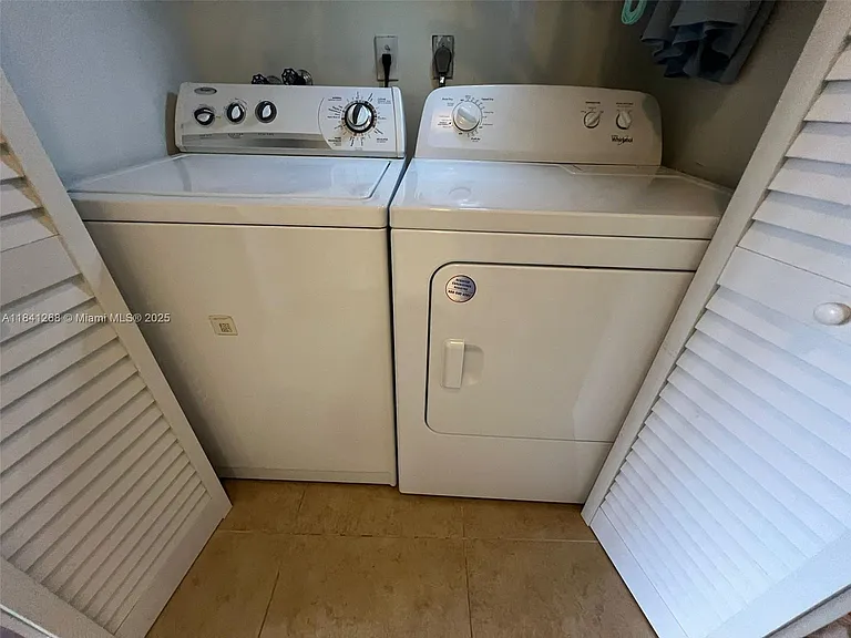9894 Fairway Cove Ln — Photo 7