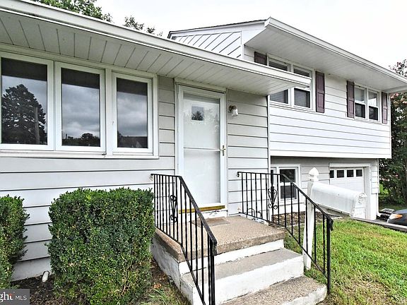 3rd image of 3619 Deepwater Ln