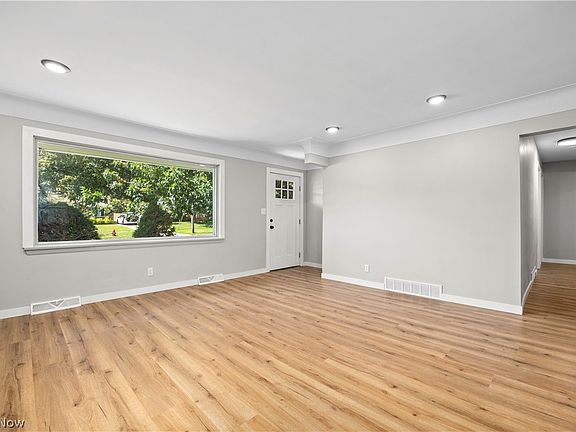 3rd image of 3815 Spencer Rd