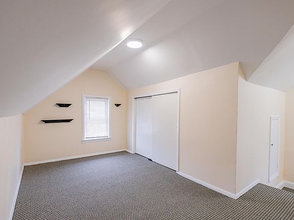 3rd image of 25 Daisy Ave Unit B