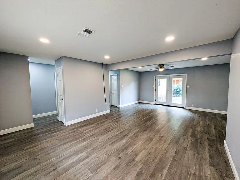 4404 Raven St — Photo 3
