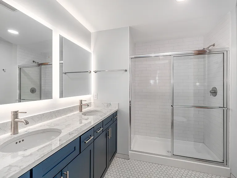 Hotel Street Apartments — Photo 13
