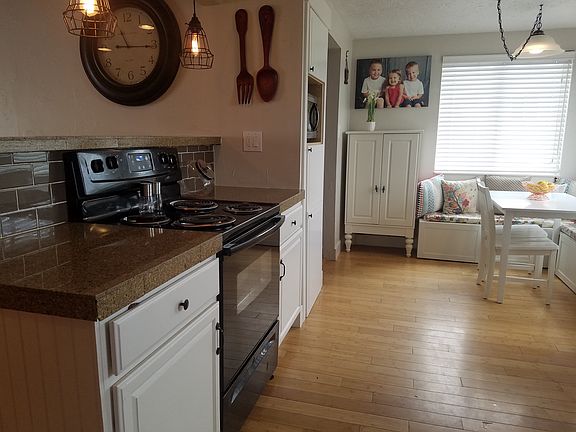 5th image of 688 W 3200th St N
