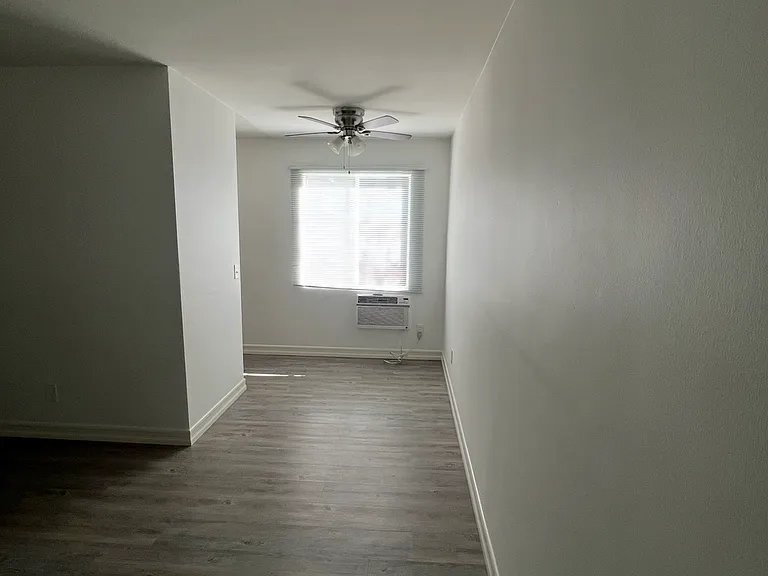 600 S Oak Knoll Ave #4 — Photo 5