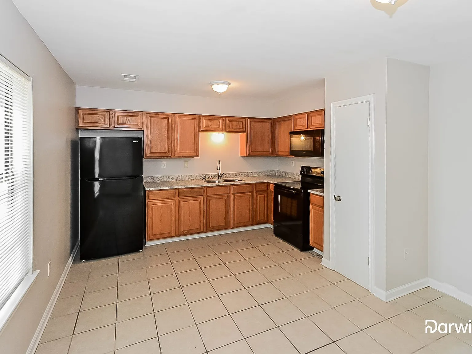 3 bed, 1.5 bath, 1112 sqft, $1,445 — Photo 3