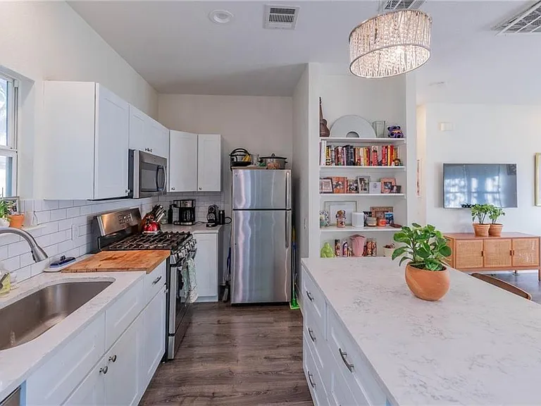 1198 E M Franklin Ave — Photo 16