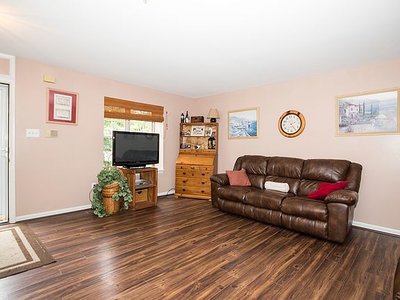 4th image of 20 Cedar Chip Ct