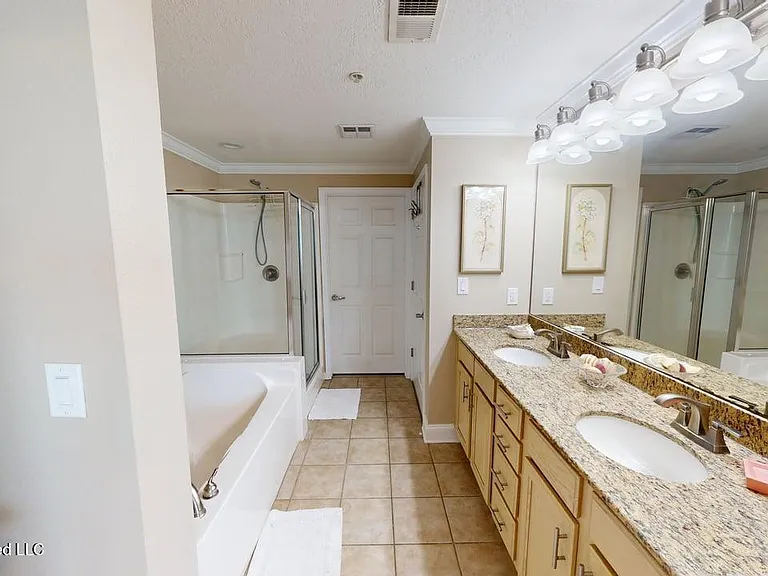 2228 Beach Dr #1002 — Photo 10