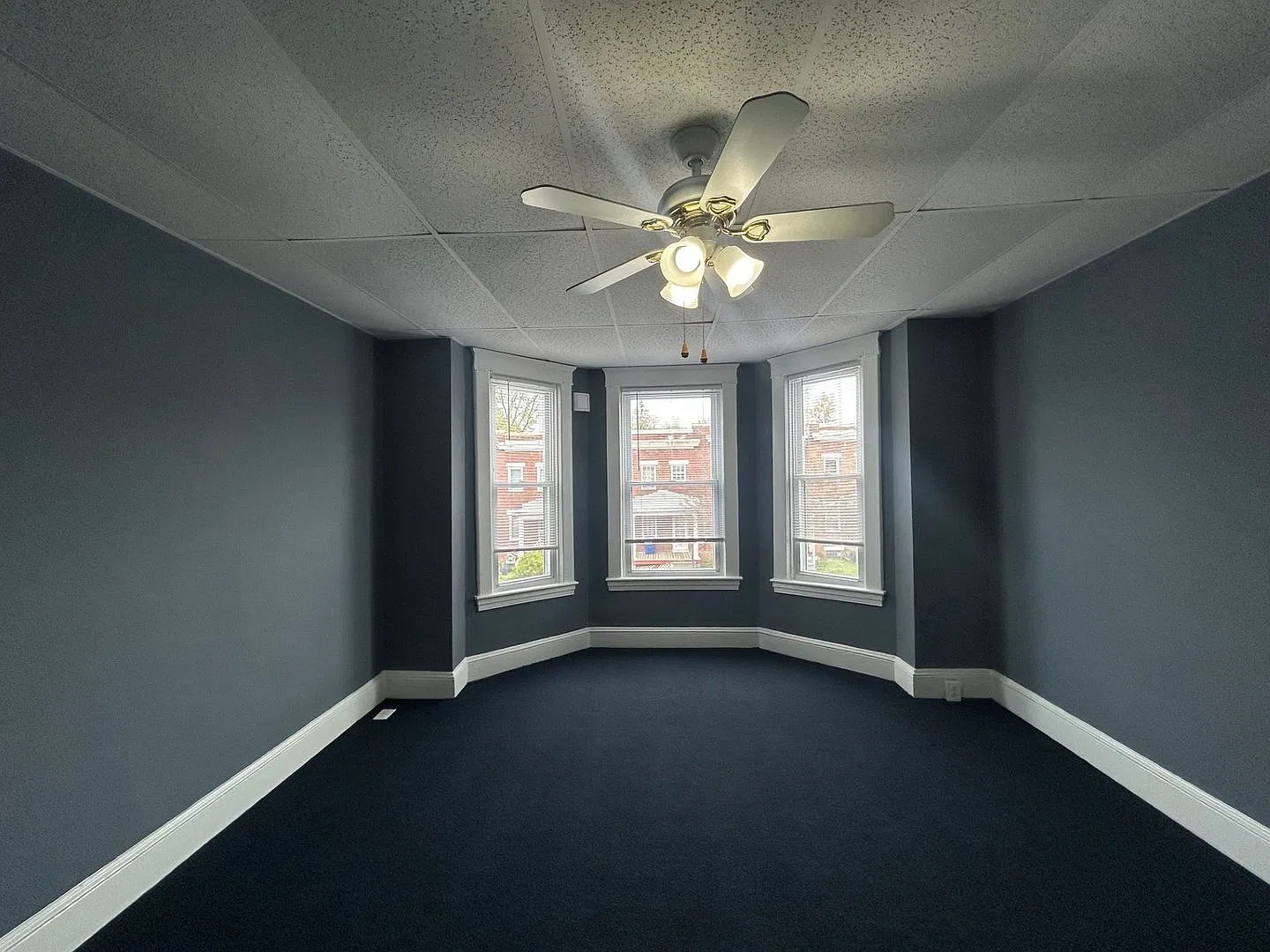 547 E 38th St #B — Photo 4