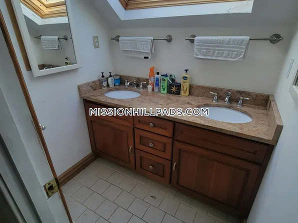 67 Hillside St, Boston, MA