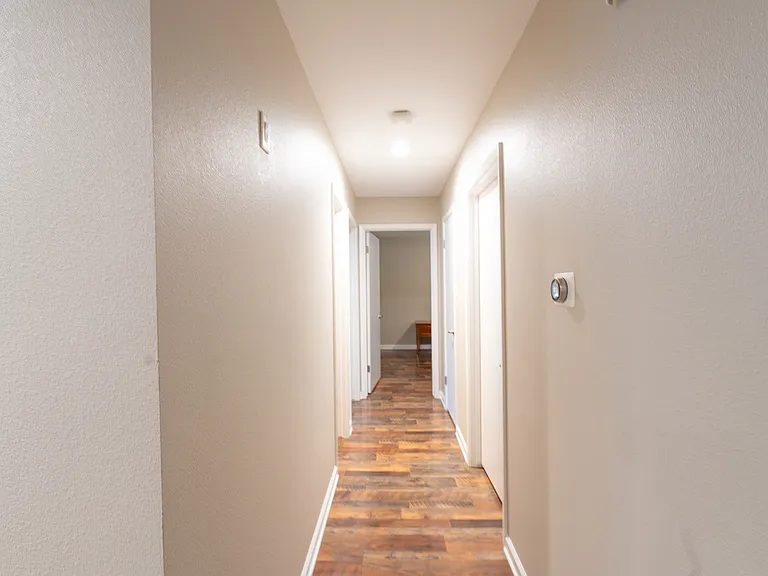 960 Springhill Dr — Photo 11
