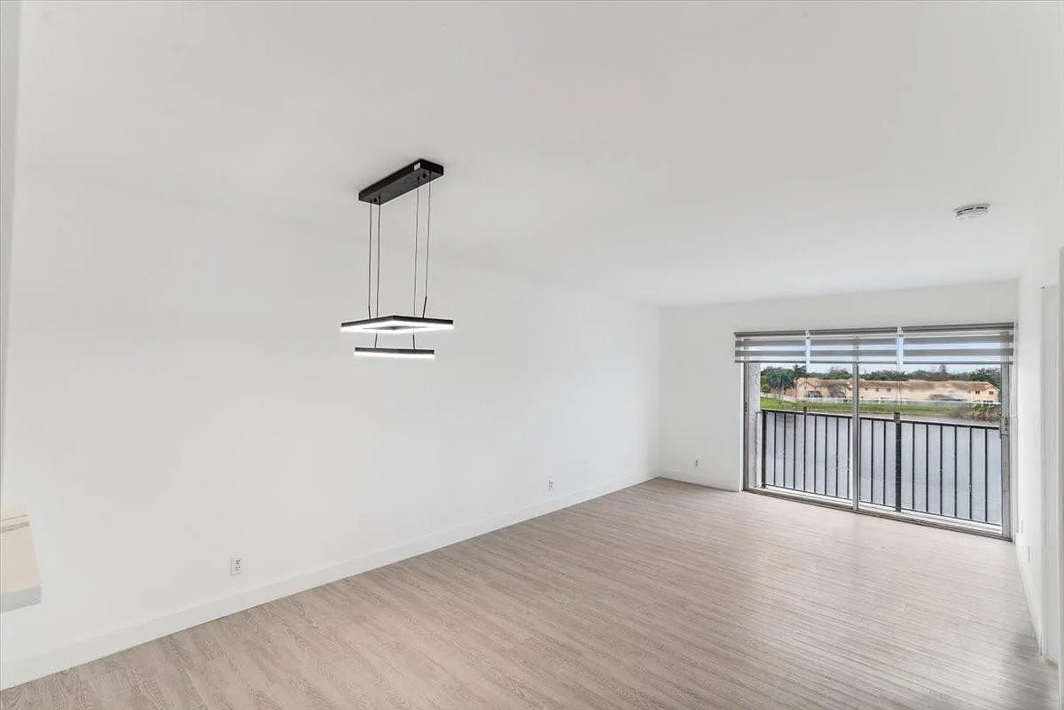 2 bed, 832 sqft, $2,100 — Photo 4