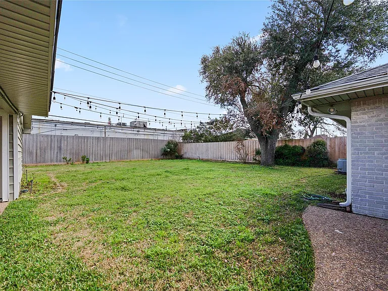 3415 Freshmeadows Dr — Photo 32