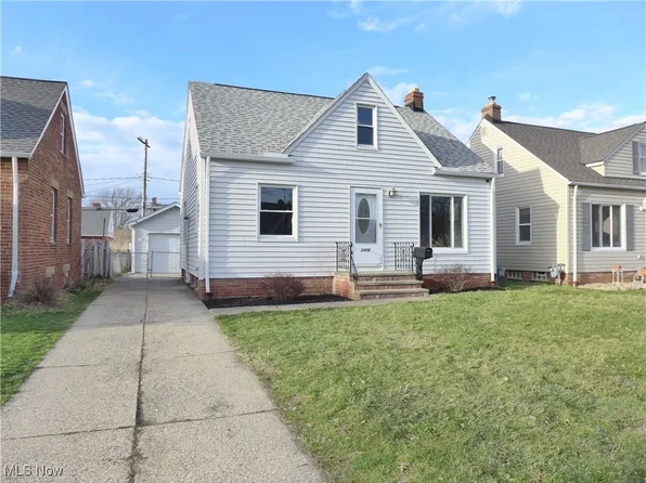 2906 Parklane Dr, Parma, OH 44134