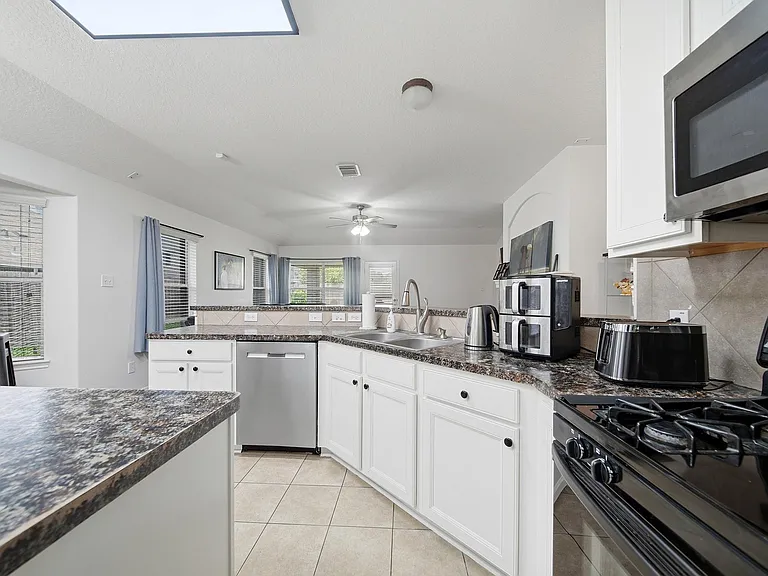 321 Preston Ln — Photo 12