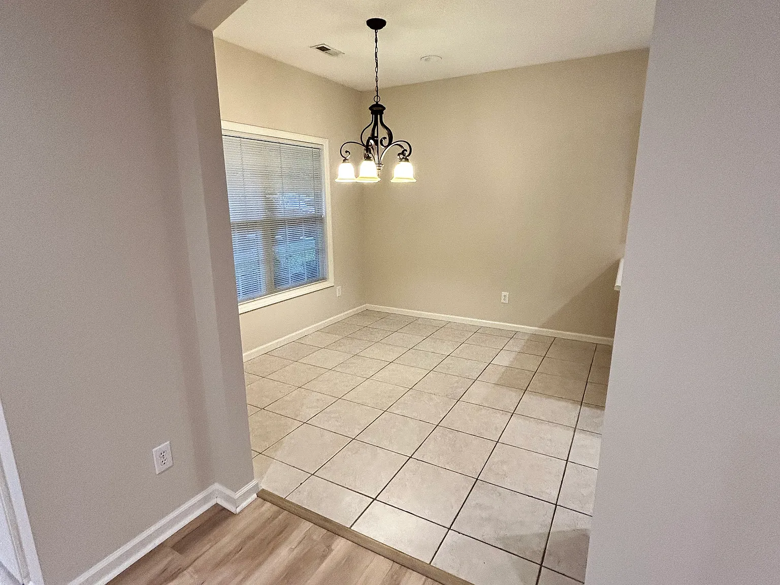 2 bed, 1120 sqft, $1,800 — Photo 2