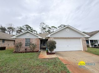 933 Lajolla Ln, Mary Esther, FL 32569