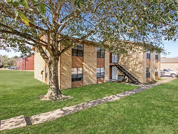 2nd image of 1001 Summer Court Cir