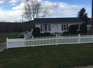 19 Maple St, Seven Valleys, PA 17360