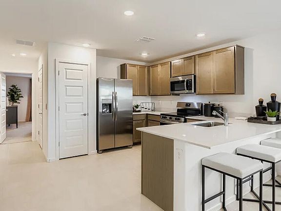 4th image of 2139 W Roselle Avenue