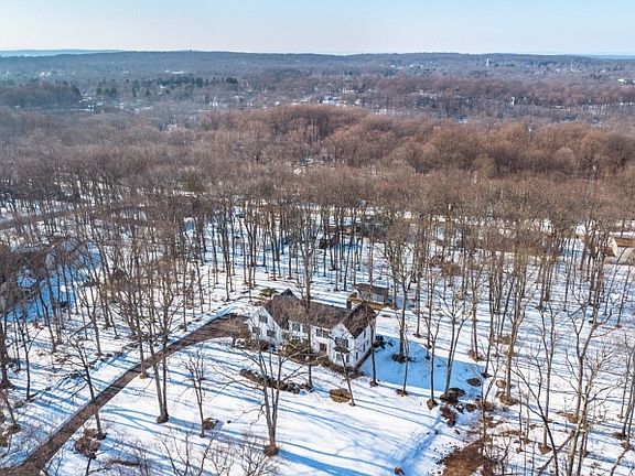 3rd image of 7 Chestnut St