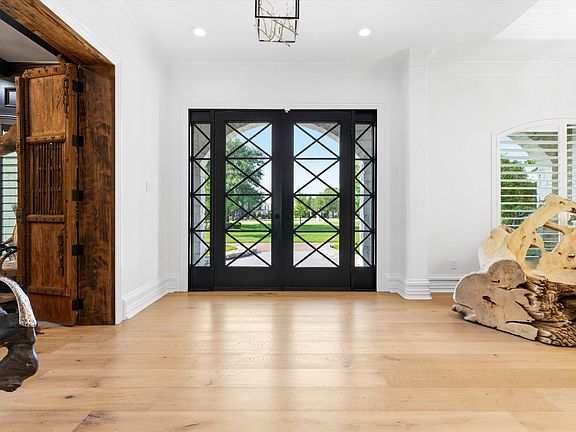 4th image of 501 W Aurora Vista Trl