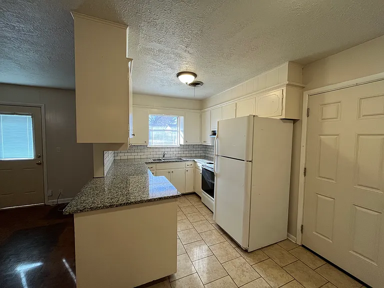 1508 Southern Heights Ave — Photo 8