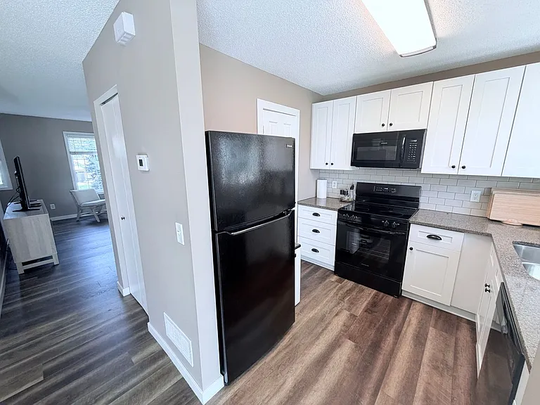 15539 Flight Way — Photo 5