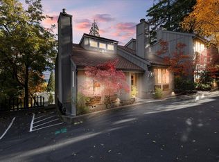 327 Ravenwood Pl, Ashland, OR 97520