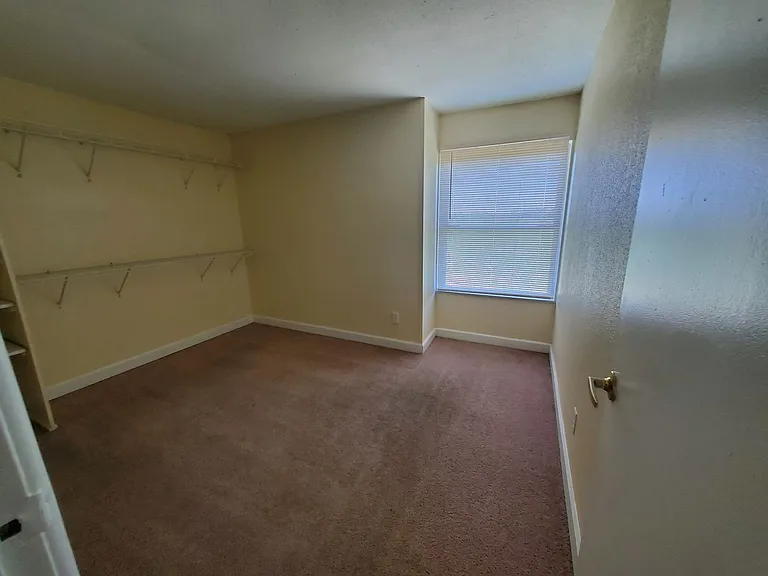 Abbott Acres Apartments — Photo 10