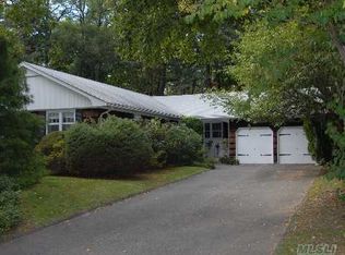 15 Skyview Ln, Stony Brook, NY 11790