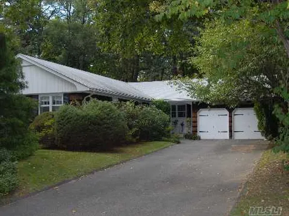 15 Skyview Ln, Stony Brook, NY 11790