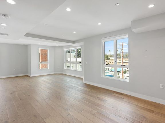 5th image of 11965 Montana Ave #301