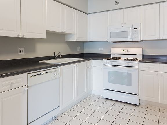 3rd image of 3303 S Grove Ave #502