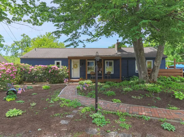 17 Island Pond Road, Hampstead, NH 03841